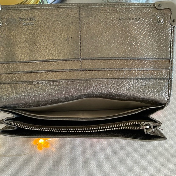 Prada soft saffiano metallic wallet EUC. $75 Authentic w silver hardware - Picture 14 of 16